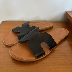 3/$20 Universal Thread Black and Tan Sandals